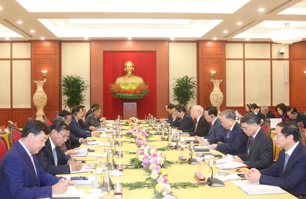 Ruling parties of Vietnam and Cambodia strengthen cooperation